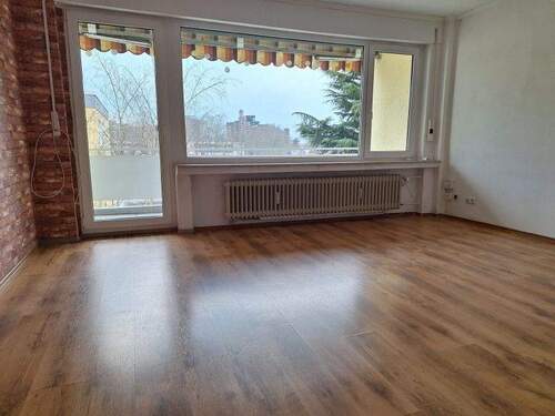Wohnzimmer - 4 Zimmer Etagenwohnung zum Kaufen in Köln