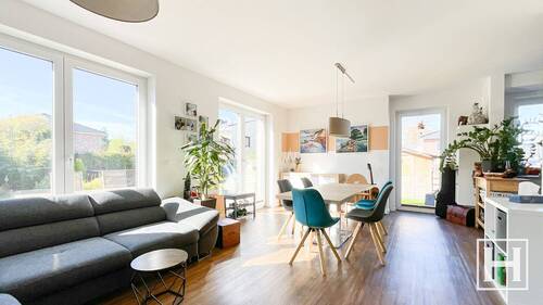 Helles Wohnzimmer - 4 Zimmer Doppelhaushälfte zum Kaufen in Norderstedt