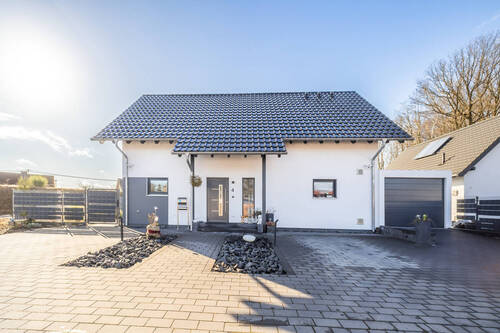 Ansicht von vorne - 5 Zimmer Einfamilienhaus zum Kaufen in Breitscheid