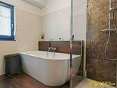 Wellnessbadezimmer im Erdgeschoss - 