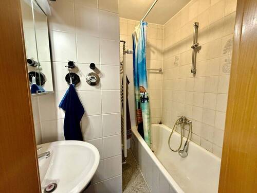 Wannenbad mit Handtuchhalterheizung - 