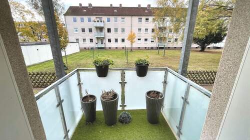 Balkon Wohnzimmer - Etagenwohnung mit 77,20 m² in Hannover zum Kaufen