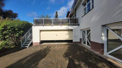 Doppelgarage mit Zugang zum Keller - Einfamilienhaus mit 316,00 m&sup2; in Plauen zum Kaufen