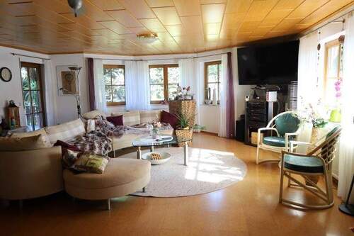 Wohnen-Essen EG - 1 Zimmer Mehrfamilienhaus, Wohnhaus in Zimmern unter der Burg