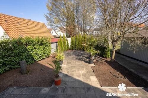 Vorderer Gartenbereich - 