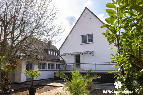 Hausansicht zur Terrasse - 