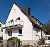 BERK Immobilien - Gepflegtes Zweifamilienhaus in Top-Lage von Haibach mit großem Grundstück