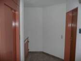 Treppenhaus und Lift - 2 Zimmer Etagenwohnung zur Miete in Leipzig