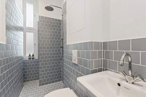 Bad mit Fenster - Etagenwohnung mit 30,00 m² in neukölln zum Kaufen