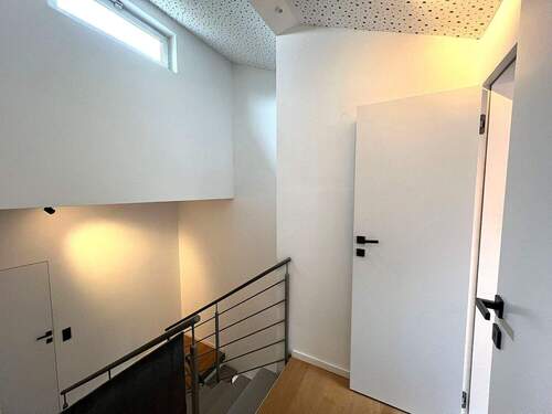 Modernes und helles Treppenhaus - 
