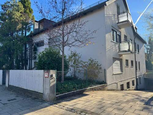 Zufahrt Tiefgarage - 3 Zimmer Etagenwohnung zum Kaufen in München