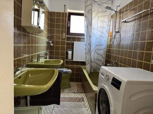 Bad mit Platz für Waschmaschine - 