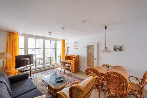 Wohnzimmer - 3 Zimmer Etagenwohnung in Binz