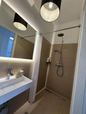 Duschbad (neben Schlafzimmer) - 