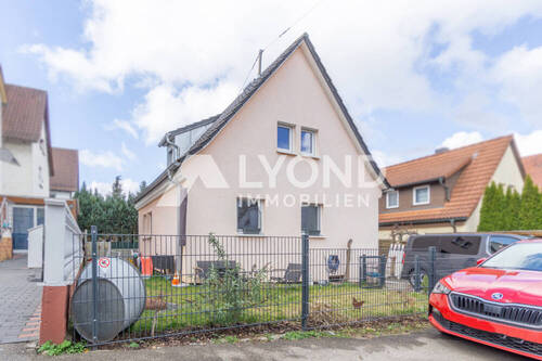 Außenansicht - Stilvoll modernisiertes Einfamilienhaus mit Garten, Terrasse und vielseitigem Wohnkonzept.