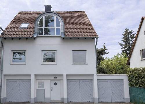 Front Ansicht - Einfamilienhaus mit großem Garten & Entwicklungspotenzial - Frankfurt-Griesheim