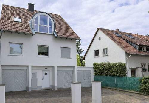 Front Ansicht - 5 Zimmer Doppelhaushälfte zum Kaufen in Frankfurt am Main