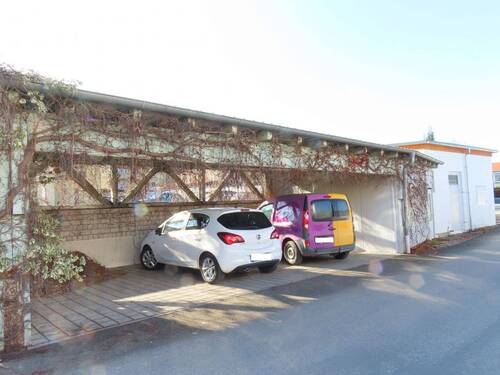 Carport - Mehrfamilienhaus, Wohnhaus mit 291,00 m&sup2; in Auerbach zum Kaufen