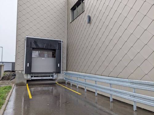 Aluschuppen der Fassade - 