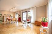 großzügiges Wohnzimmer - 4 Zimmer Doppelhaushälfte in Rellingen