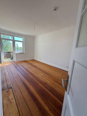Schlafzimmer mit Balkonzugang - Etagenwohnung mit 95,00 m&sup2; in Neumünster zum Kaufen