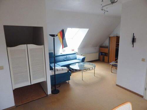 Wohnzimmer - 2 Zimmer Etagenwohnung zur Miete in Monheim am Rhein