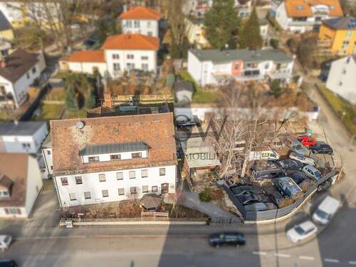 Luftaufnahme - Wohn- und Geschäftshaus mit Entwicklungspotenzial in Fürth-Unterfarrnbach