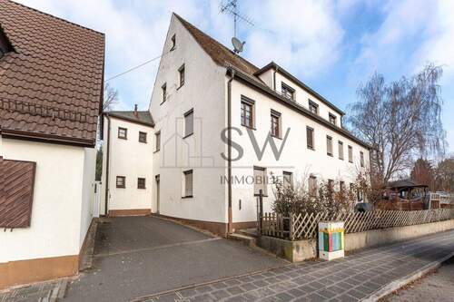 Hausansicht - 1 Zimmer Mehrfamilienhaus, Wohnhaus zum Kaufen in Fürth