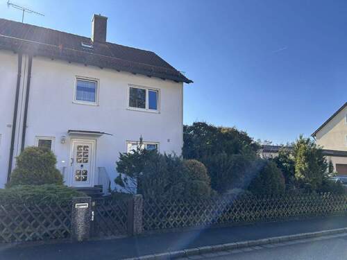 Haus - 5 Zimmer Doppelhaushälfte in Neunkirchen am Sand