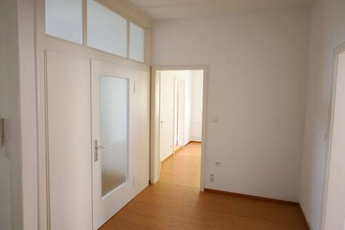 Diele 1. OG - 1 Zimmer Mehrfamilienhaus, Wohnhaus in Albstadt