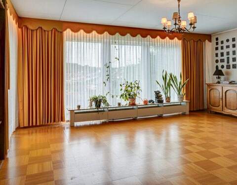 Wohnbereich (unmöbliert) - 7 Zimmer Einfamilienhaus in Glashütten / Schloßborn