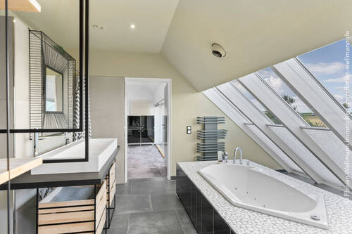 Bad mit Wanne und Dusche 12,58 m² - 