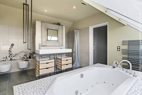 Bad mit Wanne und Dusche 12,58 m² - 