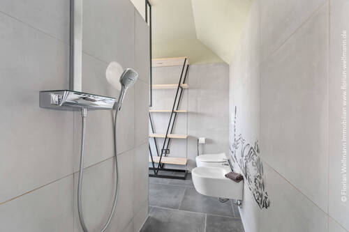 Bad mit Wanne und Dusche 12,58 m² - 