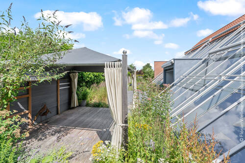 Terrassenbereich mit Pavillon - 