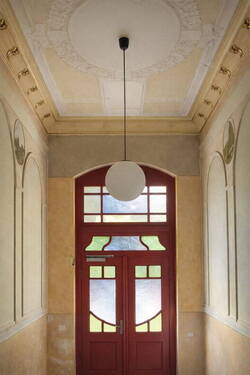 Hauseingang (Denkmal) - 5 Zimmer Etagenwohnung zum Kaufen in Dresden