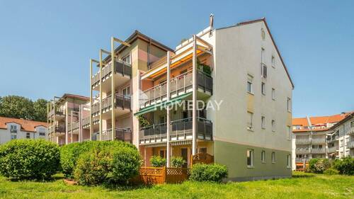 Außenansicht 3 - Wohnen mit Gartenkomfort - Charmante 3-Zimmer-Erdgeschosswohnung mit Terrasse und Garage