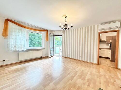 Wohnzimmer - Attraktive EG-Wohnung mit Süd-Loggia ins Grüne: hochwertige Ausstattung, EBK, neuw. Duschbad!