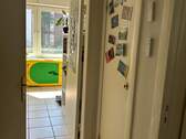 Flur mit Blick ins Zimmer - 1 Zimmer Etagenwohnung zum Kaufen in Hamburg