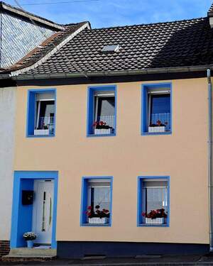 Außenansicht StraßenSeite_2 - 4 Zimmer Reihenmittelhaus zum Kaufen in Kirn