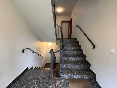 Treppenhaus - 2 Zimmer Etagenwohnung zum Kaufen in Bremen