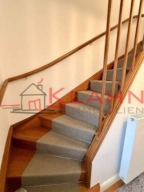 liebevoll renovierte Treppe - 