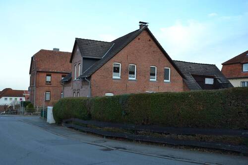 Straßenansicht - Einfamilienhaus mit 190,00 m&sup2; in Barsinghausen zum Kaufen