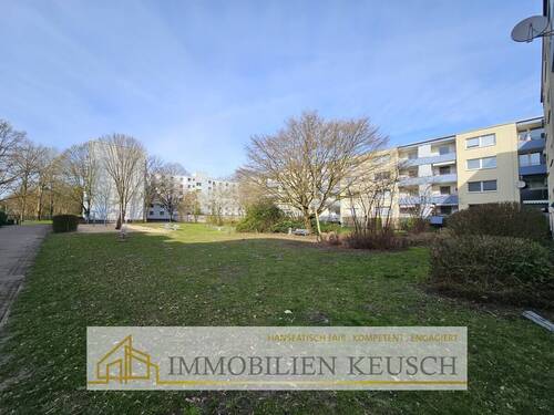 Ansicht hinten Innenhof mit Spielplatz und Grünflächen - 