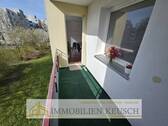 Sonnenbalkon in den grünen Innenhof - 
