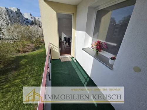 Sonnenbalkon in den grünen Innenhof - 