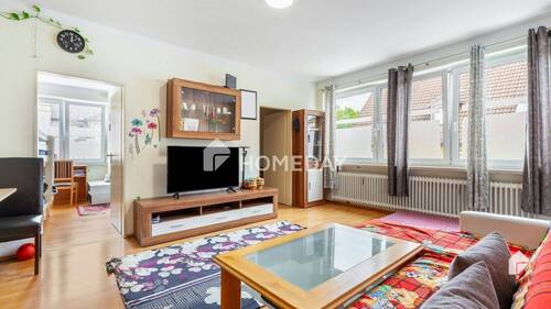 Wohnzimmer 1 - Attraktive 3-Zimmer-Wohnung mit großer Küche und Wannenbad zentraler Lage von Coburg