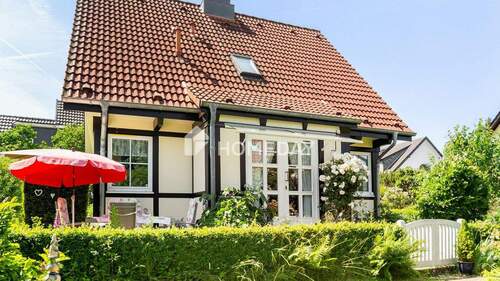 Außenansicht 3 - Lichtdurchflutetes Wohngefühl & zwei Terrassen für jede Tageszeit