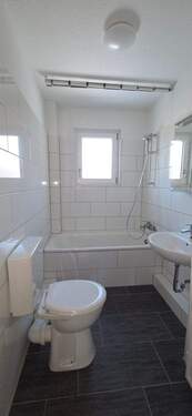 Bad.jpg - 2 Zimmer Etagenwohnung in Bremerhaven