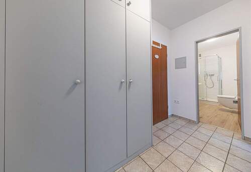 Flur mit Einbauschrank - 